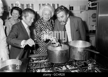 Lifestyle - Essen - kochen - Kritiker - Egon Ronay - London Stockfoto