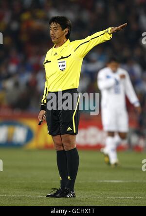 Fußball - FIFA Fußball-Weltmeisterschaft Südafrika 2010 - Gruppe H - Spanien gegen Honduras - Ellis Park. Yuici Nishimura, Schiedsrichter Stockfoto