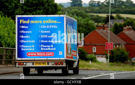 Supermarkt Lieferbestand. Ein Tesco-Lieferwagen nach Hause. Stockfoto