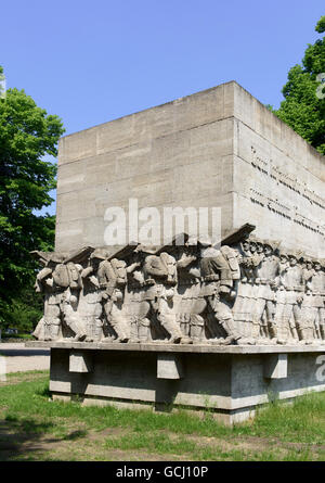 Kriegerdenkmal am Dammtordamm, erbaut 1936, entworfen Richard Kuöhl Byn, Hamburg, Deutschland Stockfoto