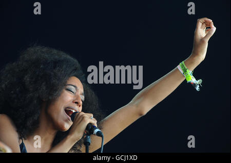 Hard Rock Calling 2010 - London. Corinne Bailey Rae ist auf der Bühne des Hard Rock Calling Festivals im Hyde Park, London, zu sehen. Stockfoto