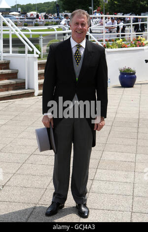 Pferderennen - Investec Derby Festival - Investec Derby Day - Epsom Racecourse. Sir Geoff Hurst während des Investec Derby Festivals auf der Rennbahn Epsom Downs in Surrey. Stockfoto