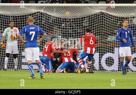 Fußball - 2010 FIFA World Cup South Africa - Gruppe F - Italien gegen Paraguay - Green Point Stadion Stockfoto