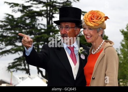 Eddie Jordan (links) und seine Frau Marie (rechts) am Royal Ascot Stockfoto