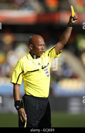 Fußball - FIFA Fußball-Weltmeisterschaft Südafrika 2010 - Gruppe F - Neuseeland - Slowakei - Royal Bafokeng Stadium. Jerome Damon, Schiedsrichter. Stockfoto