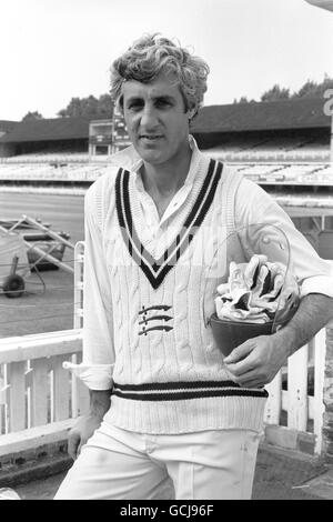 Mike Brearley bei Lord's, nachdem er nach Ian Bothams Rücktritt zum neuen England Captain ernannt wurde. Stockfoto