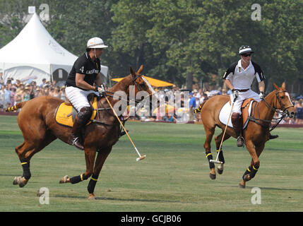 Prince Harry tritt während des 3. Jährlichen Veuve Clicquot Polo Classic auf Governors Island in New York City an. Stockfoto