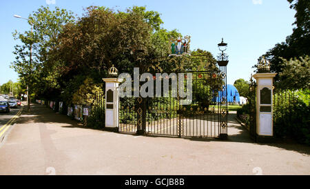 Eine allgemeine Ansicht des Eingangs zum Priory Park, South End on Sea, Essex. Zwei Teenager wurden verhaftet und auf Kaution freigelassen, weil sie den Verdacht hatten, einen Mann ermordet zu haben, der erstochen wurde, nachdem er ein Open-Air-Musikkonzert im Park hinterlassen hatte. Das 38-jährige Opfer, das nicht benannt wurde, starb am späten Samstag, nachdem es das Konzert im Park mit dem Royal Philharmonic Concert Orchestra gesehen hatte. Stockfoto