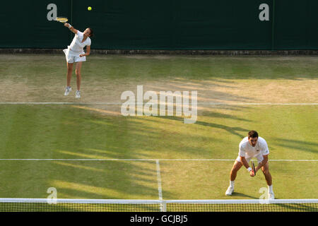 Sarah Borwell (links) und Colin Fleming (rechts) in Großbritannien Klage gegen Christopher Kas und Vania King in den USA Stockfoto