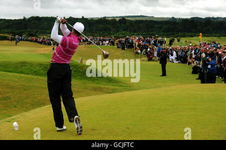 Golf - The Open Championship 2010 - Round One - St Andrews Old Course. Tiger Woods während der ersten Runde der Open Championship 2010 in St Andrews, Fife, Schottland. Stockfoto