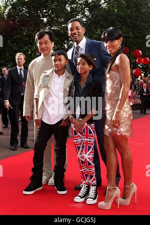 (Von links nach rechts) Jackie Chan, Jaden Smith, will Smith, Willow Smith und Jada Pinkett-Smith kommen zur britischen Gala-Premiere von The Karate Kid im Odeon West End, Leicester Square, London. Stockfoto