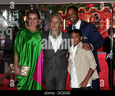 (Von links nach rechts) Veslemoy Ruud Zwart, Harald Zwart, will Smith und Jaden Smith kommen zur britischen Gala-Premiere von The Karate Kid im Odeon West End, Leicester Square, London. Stockfoto