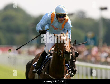 Horse Racing - 40. Macmillan Charity Day - Tag zwei - York Racecourse Stockfoto