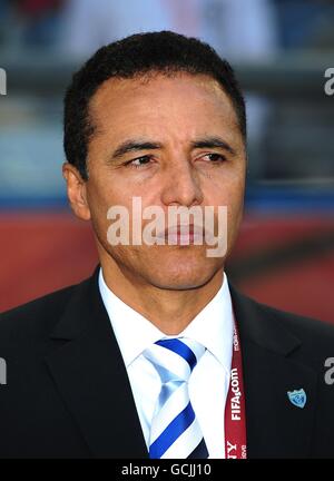 Honduras-Assistenztrainer Alexis Mendoza auf der Touchline in Abwesenheit ihres Cheftrainers Reinaldo Rueda, der in einem vorherigen Spiel ein Toucline-Verbot erhielt. Stockfoto