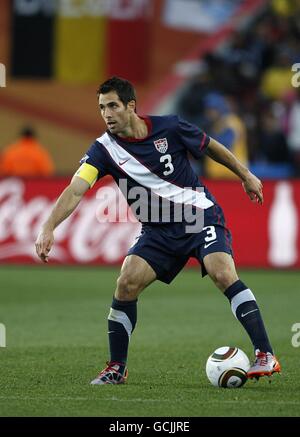 Fußball - FIFA Fußball-Weltmeisterschaft Südafrika 2010 - Gruppe C - Slowenien - USA - Ellis Park. Carlos Bocanegra, USA Stockfoto