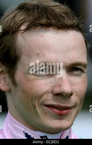 Pferderennen - der 40. Macmillan Charity Day - Tag 2 - York Racecourse. Jockey Jamie Spencer Stockfoto