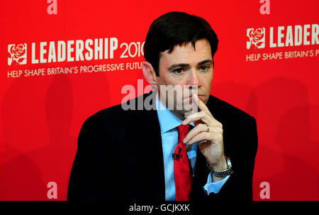 Andy Burnham, ein hoffnungsvoller Arbeiter während der Führung der Labour Party, der ethnischen Minderheit im Soar Valley Community Center, Leicester. Stockfoto