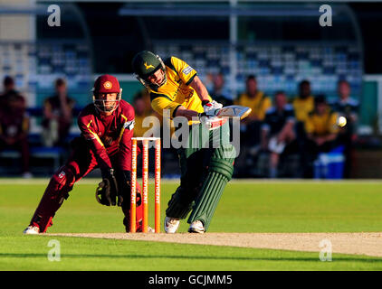 Steven Mullaney von Northamptonshire schlägt beim Spiel der Friends Provident T20, North Group, in Trent Bridge, Nottingham. Stockfoto