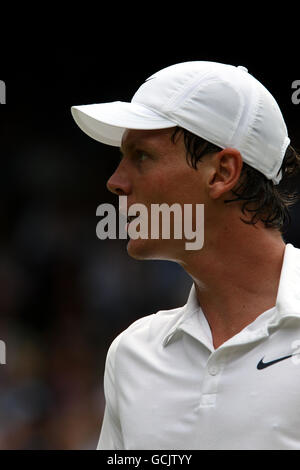 Tennis - Wimbledon Championships 2010 - Tag neun - All England Lawn Tennis und Croquet Club. Die Tschechische Republik Tomas Berdych in Aktion gegen den Schweizer Roger Federer Stockfoto