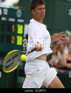 Der Großbritanniens Oliver Golding im Einsatz gegen den Australier Benjamin Mitchell am Tag elf der Wimbledon Championships 2010 im All England Lawn Tennis Club, Wimbledon. Stockfoto