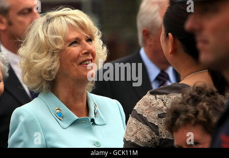 Die Herzogin von Cornwall besuchte in Begleitung des Prinzen von Wales das Calor Village of the Year, Llanwrtyd Wells. Stockfoto