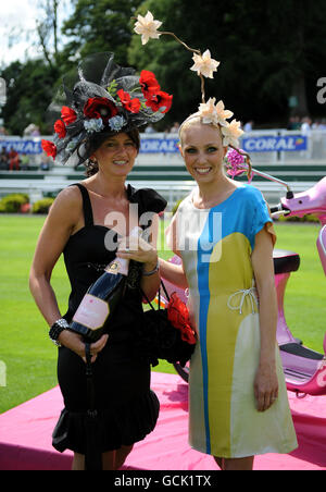 Pferderennen Sie - Coral-Eclipse Day - Sandown Park Stockfoto