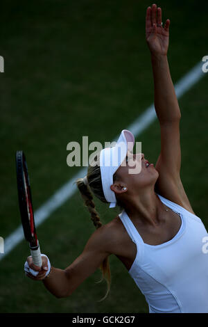 Die russische Anna Kournikova in Aktion während des Ladies' Invitation Match Mit Partnerin Martina Hingis Schweiz gegen Tracy Austin und USA Kathy Rinaldi-Stunkel Stockfoto