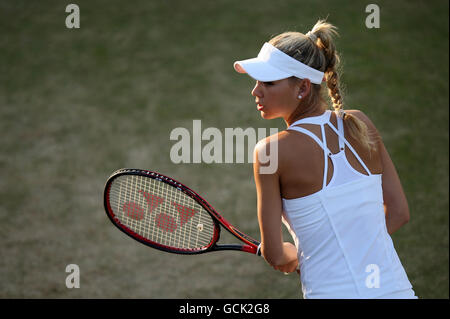 Die russische Anna Kournikova in Aktion während des Ladies' Invitation Match Mit Partnerin Martina Hingis Schweiz gegen Tracy Austin und USA Kathy Rinaldi-Stunkel Stockfoto