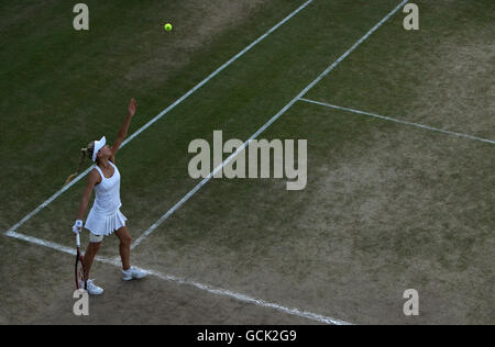 Die russische Anna Kournikova in Aktion während des Ladies' Invitation Match Mit Partnerin Martina Hingis Schweiz gegen Tracy Austin und USA Kathy Rinaldi-Stunkel Stockfoto