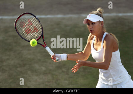 Die russische Anna Kournikova in Aktion während des Ladies' Invitation Match Mit Partnerin Martina Hingis Schweiz gegen Tracy Austin und USA Kathy Rinaldi-Stunkel Stockfoto