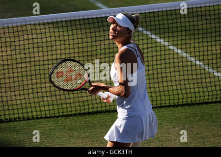 Die russische Anna Kournikova in Aktion während des Ladies' Invitation Match Mit Partnerin Martina Hingis Schweiz gegen Tracy Austin und USA Kathy Rinaldi-Stunkel Stockfoto