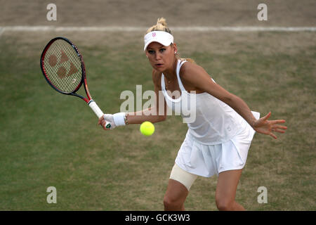 Die russische Anna Kournikova in Aktion während des Ladies' Invitation Match Mit Partnerin Martina Hingis Schweiz gegen Tracy Austin und USA Kathy Rinaldi-Stunkel Stockfoto