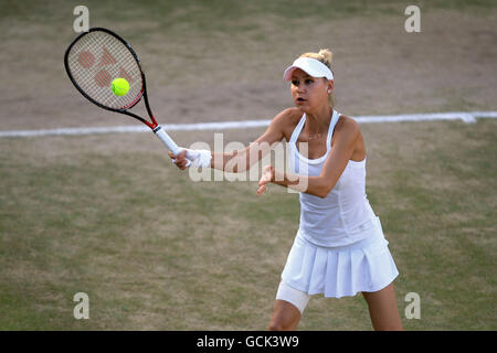 Die russische Anna Kournikova in Aktion während des Ladies' Invitation Match Mit Partnerin Martina Hingis Schweiz gegen Tracy Austin und USA Kathy Rinaldi-Stunkel Stockfoto