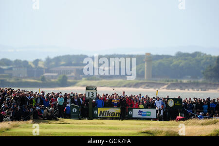 USA's Tiger Woods Abschläge vom 13. Abschlag während der dritten Runde der Open Championship 2010 in St Andrews, Fife, Schottland. Stockfoto