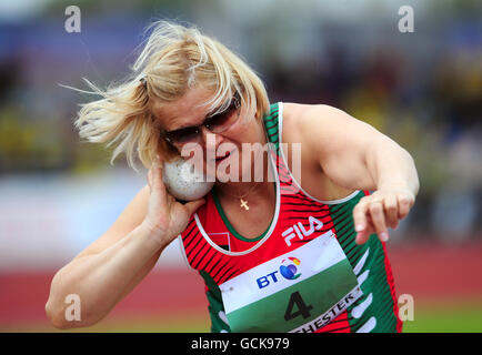 Paralympics - BT Paralympic World Cup 2010 - Tag 1 - Manchester. Die bulgarische Tamara Sivakova tritt beim F12/13/40 der Frauen an, das während der BT-Paralympischen Weltmeisterschaft in Sport City, Manchester, aufgenommen wurde. Stockfoto