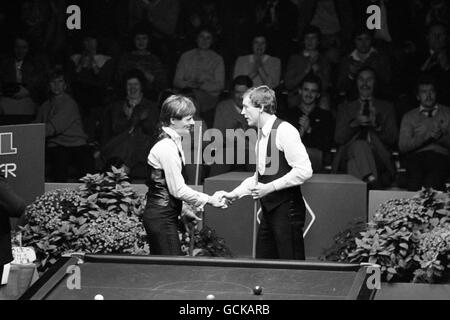 Snooker - Korallen UK Snooker Championship - Finale - Alex Higgins V Steve Davis - Guildhall, Preston Stockfoto