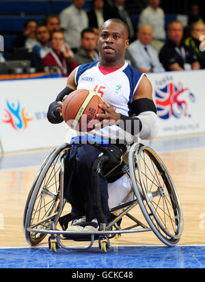 Paralympics - BT Paralympic World Cup 2010 - Tag sechs - Manchester. Die britische Ademola Orogbemi beim Rollstuhl-Basketball beim BT Paralympic World Cup in Sport City, Manchester, in Aktion. Stockfoto