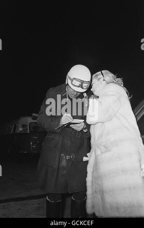 Unterhaltung - Zsa Zsa Gabor - Heathrow Flughafen Stockfoto