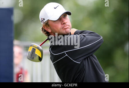 Der US-Amerikaner Lucas Glover zieht am 1. Tag der Barclays Scottish Open im Loch Lomond Golf Club, Loch Lomond, ab. Stockfoto