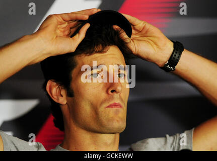 Mark Webber von Red Bull bei einer Pressekonferenz am Fahrerlager-Tag für den Santander British Grand Prix auf dem Silverstone Circuit, Northampton. Stockfoto