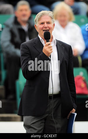 Alan Mills, ehemaliger Turnierschiedsrichter für die Wimbledon-Tennisturnier Stockfoto