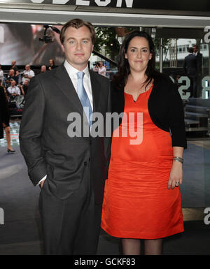 Der Regisseur des Films Christopher Nolan und die Produzentin Emma Thomas kommen zur Weltpremiere von Inception am Odeon Leicester Square im Zentrum von London an. Stockfoto