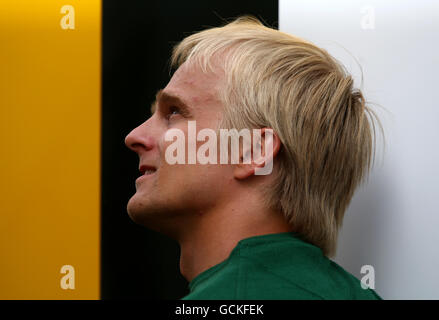 Lotus-Pilot Heikki Kovalainen am Fahrerlager-Tag für den Santander British Grand Prix auf dem Silverstone Circuit, Northampton. Stockfoto