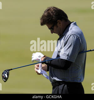 Sir Nick Faldo bei einer Übungsrunde vor der Open Championship 2010 in St Andrews, Fife, Schottland. Stockfoto