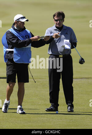 Golf - The Open Championship 2010 - Vorschau - Tag Zwei - St Andrews Old Course. Sir Nick Faldo während einer Übungsrunde vor der Open Championship 2010 in St Andrews, Fife, Schottland. Stockfoto