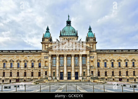 Gebäude des Bundesverwaltungsgerichts in Leipzig, Deutschland, im bewölkten Tag Stockfoto