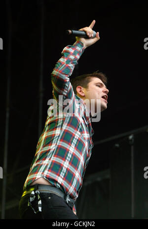 Roy Stride von Scouting for Girls tritt am zweiten Tag des Oxegen Musikfestivals auf der Punchestown Race Course in Co Kildare, Irland, auf. Bilddatum: Samstag, 10. Juli 2010. Bildnachweis sollte lauten: Niall Carson/PA Wire Stockfoto