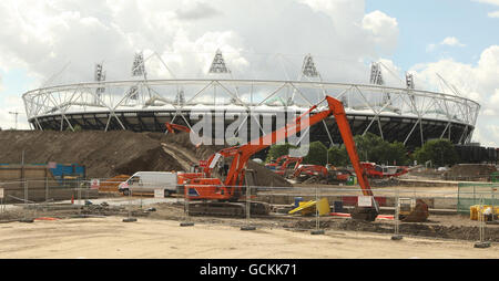 Ein allgemeiner Blick auf die laufenden Bauarbeiten im Olympiastadion, aus der Sicht des Heißluftballons der National Lottery London 2012, im Olympiapark in Stratford, Ost-London. Stockfoto