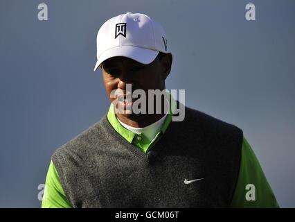 Golf - The Open Championship 2010 - Runde Zwei - St Andrews Old Course. US's Tiger Woods in Aktion während der zweiten Runde der Open Championship 2010 in St Andrews Stockfoto