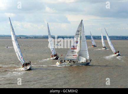 Auf dem Weg ins Ziel treffen die Yachten des Clipper Round the World Race heute auf dem River Humber in Hull ein, um ihre 35,000-Meilen-Challenge zu absolvieren. Stockfoto